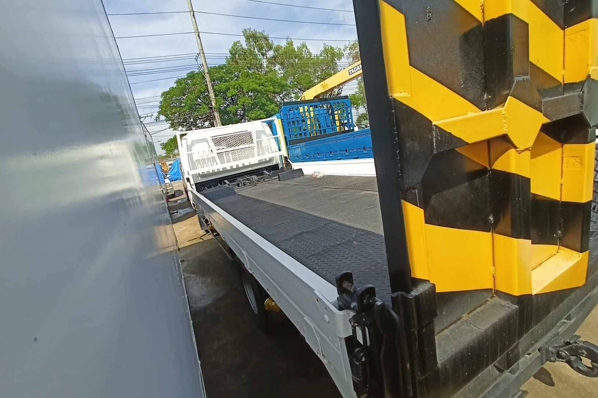 Isuzu Elf Self Loader 2002