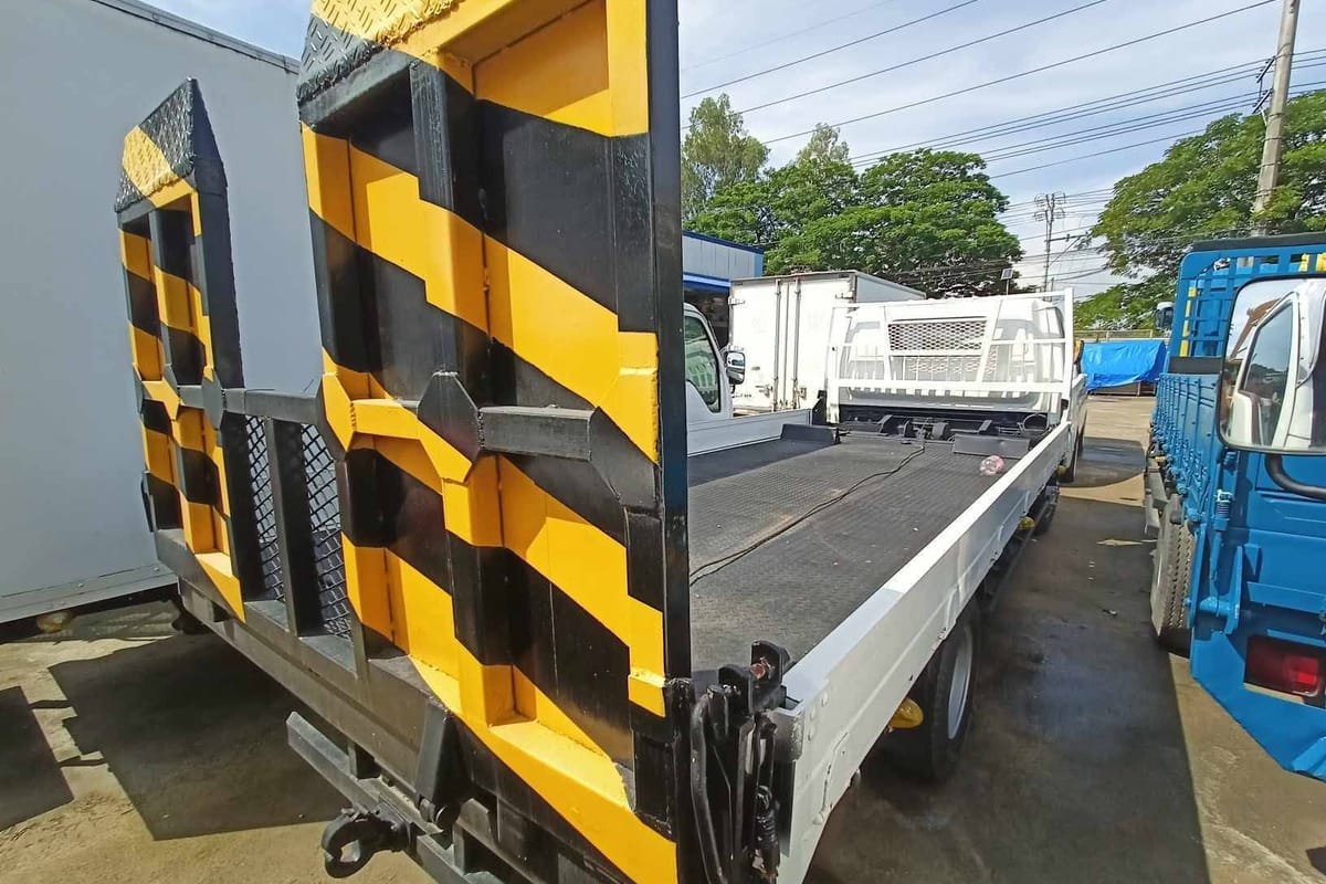 Isuzu Elf Self Loader 2002