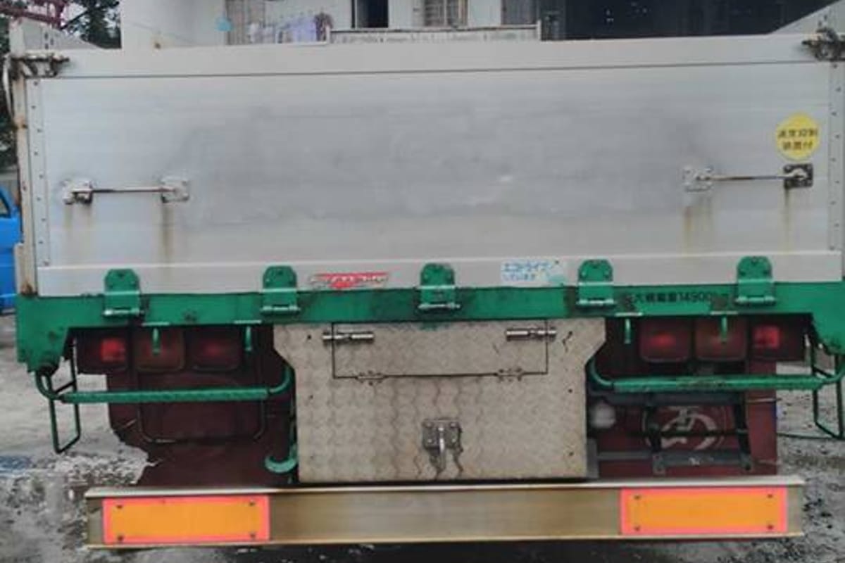 Isuzu Giga Dropside Truck 2016