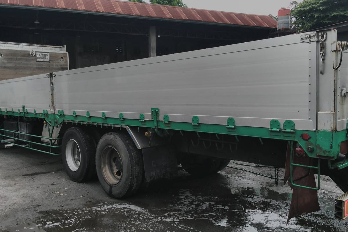 Isuzu Giga Dropside Truck 2016