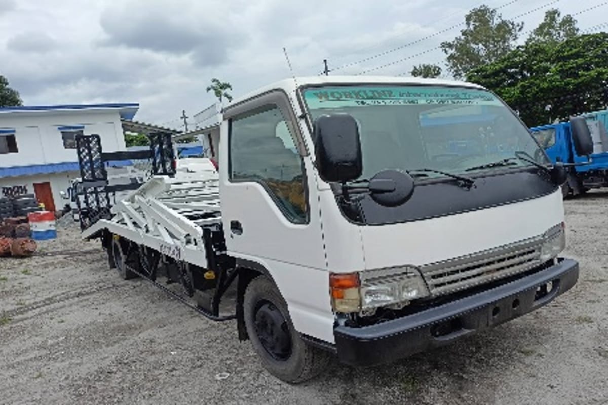 Nissan ARA Self Loader Truck 2016