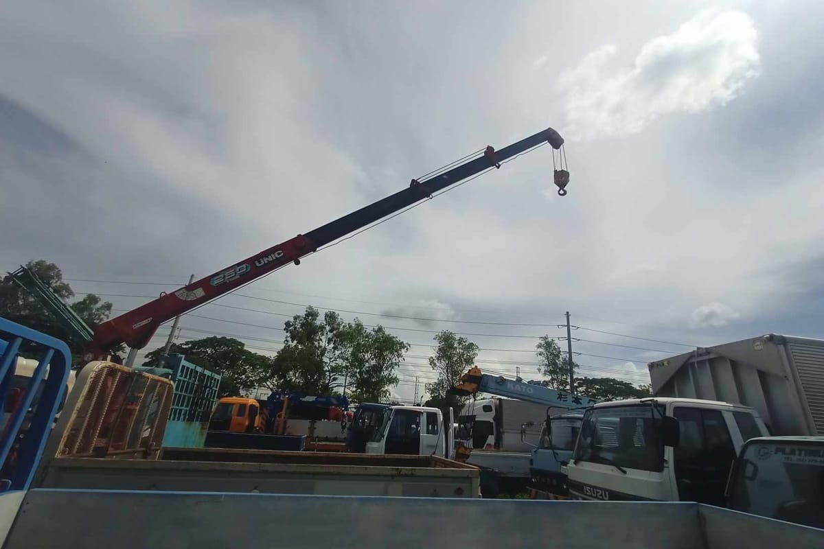 Isuzu Elf Dropside Truck W/ Crane 2019