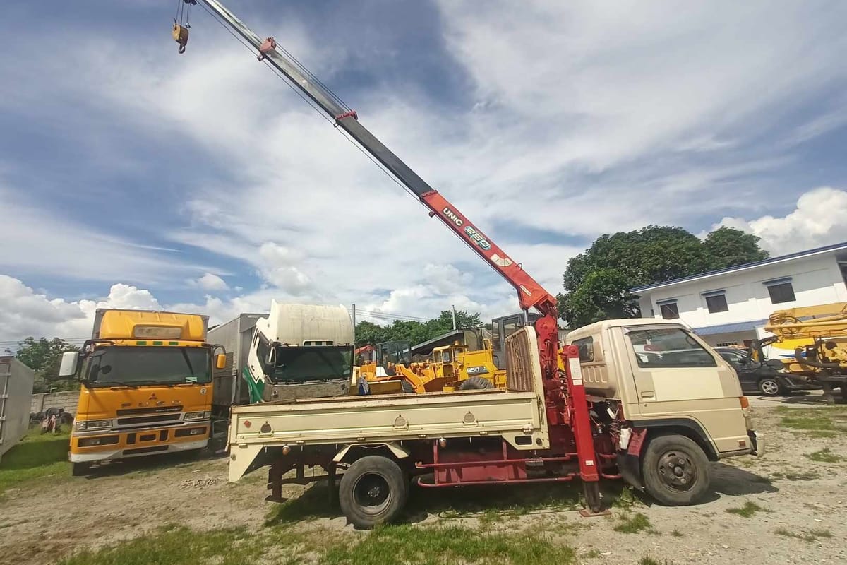 Isuzu Elf Dropside Truck W/ Crane 2019