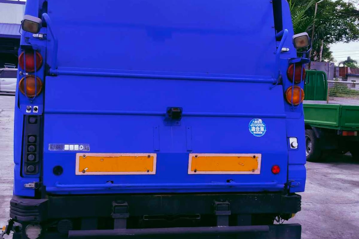 Isuzu Elf Garbage Compactor Truck 2019