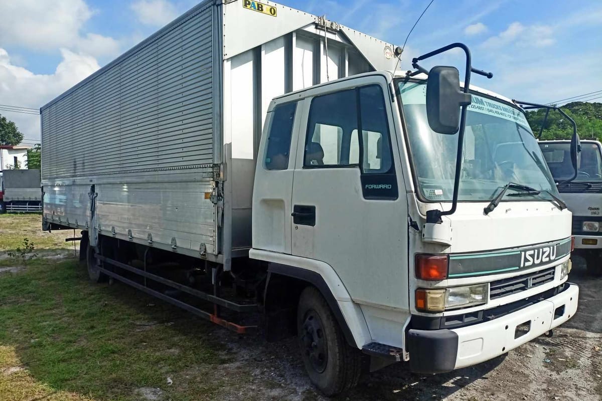 Isuzu Forward Wingvan Truck 2006