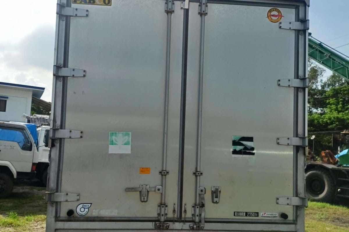 Isuzu Forward Wingvan Truck 2006