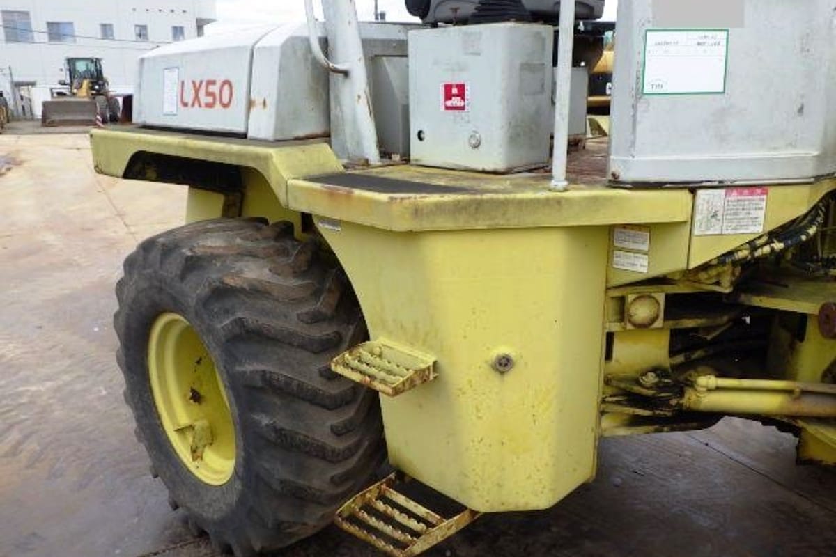 HITACHI MINI WHEEL LOADER