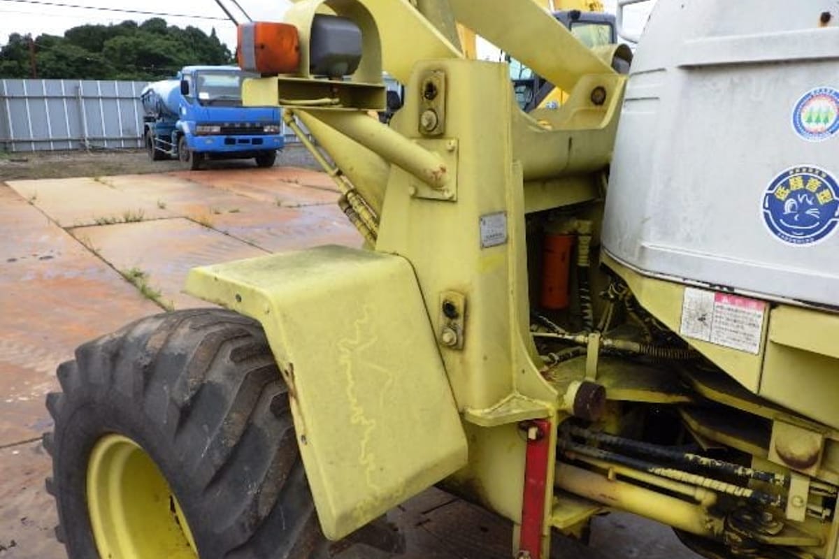 HITACHI MINI WHEEL LOADER