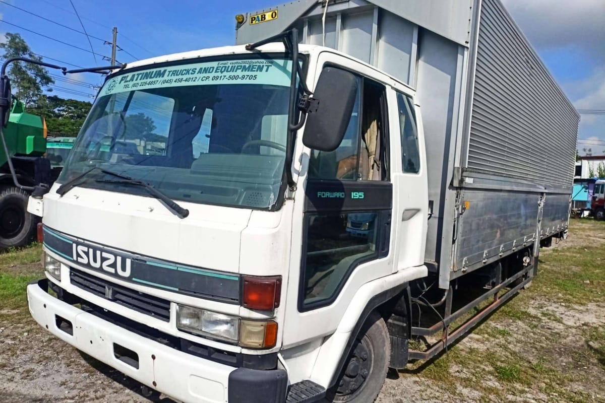 Isuzu Forward Wingvan Truck 2006