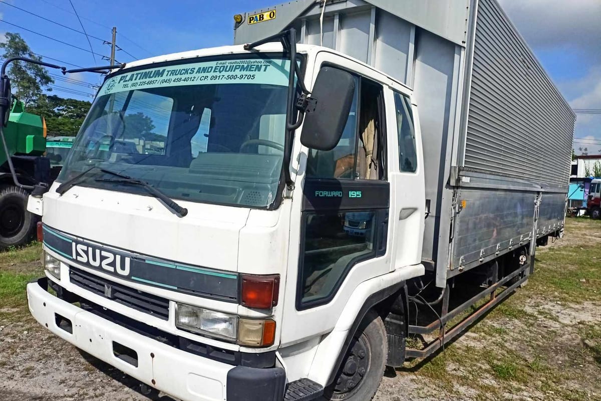 Isuzu Forward Wingvan Truck 2006