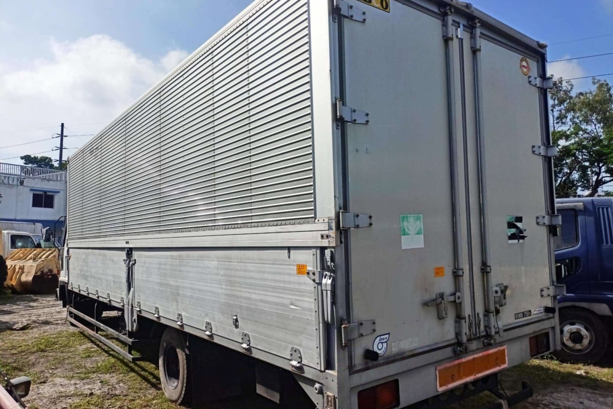 Isuzu Forward Wingvan Truck 2006