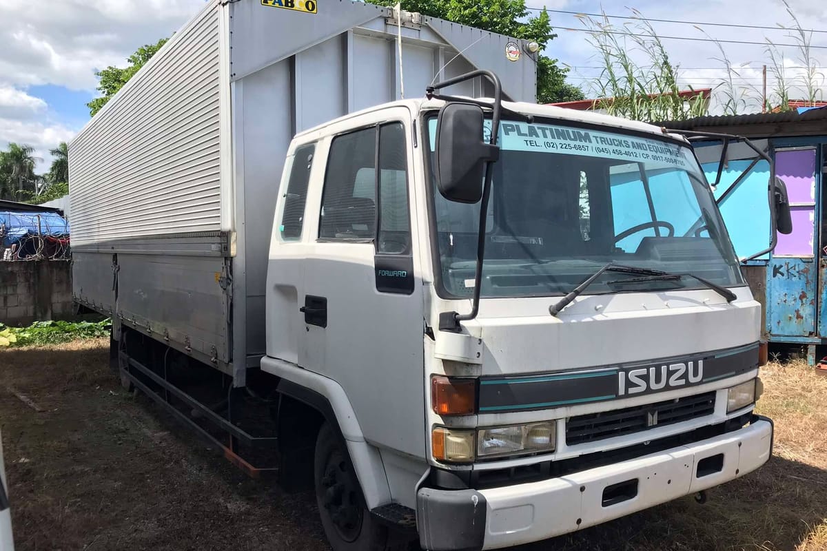 Isuzu Forward Wingvan Truck 2006