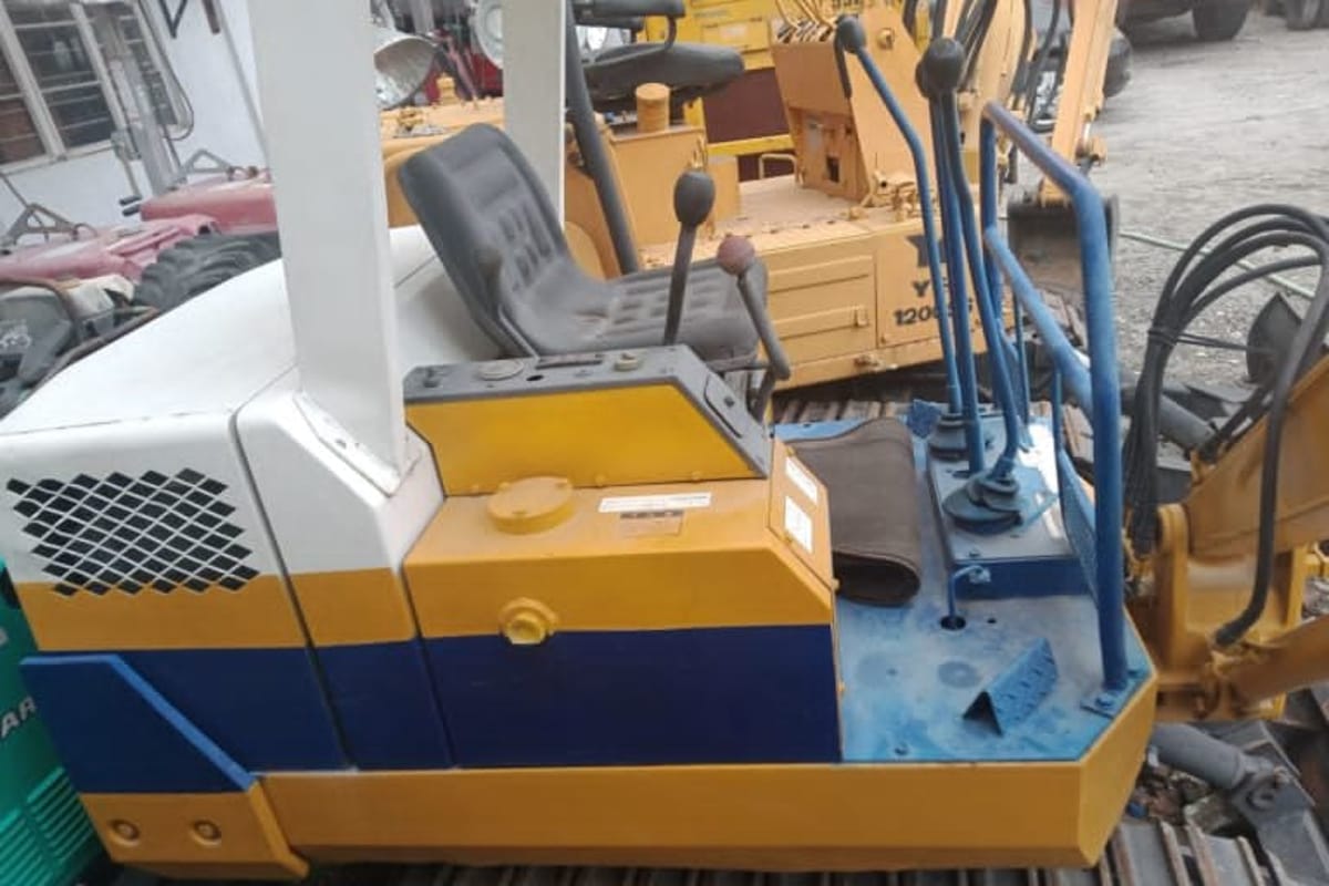 KOMATSU MINI EXCAVATOR