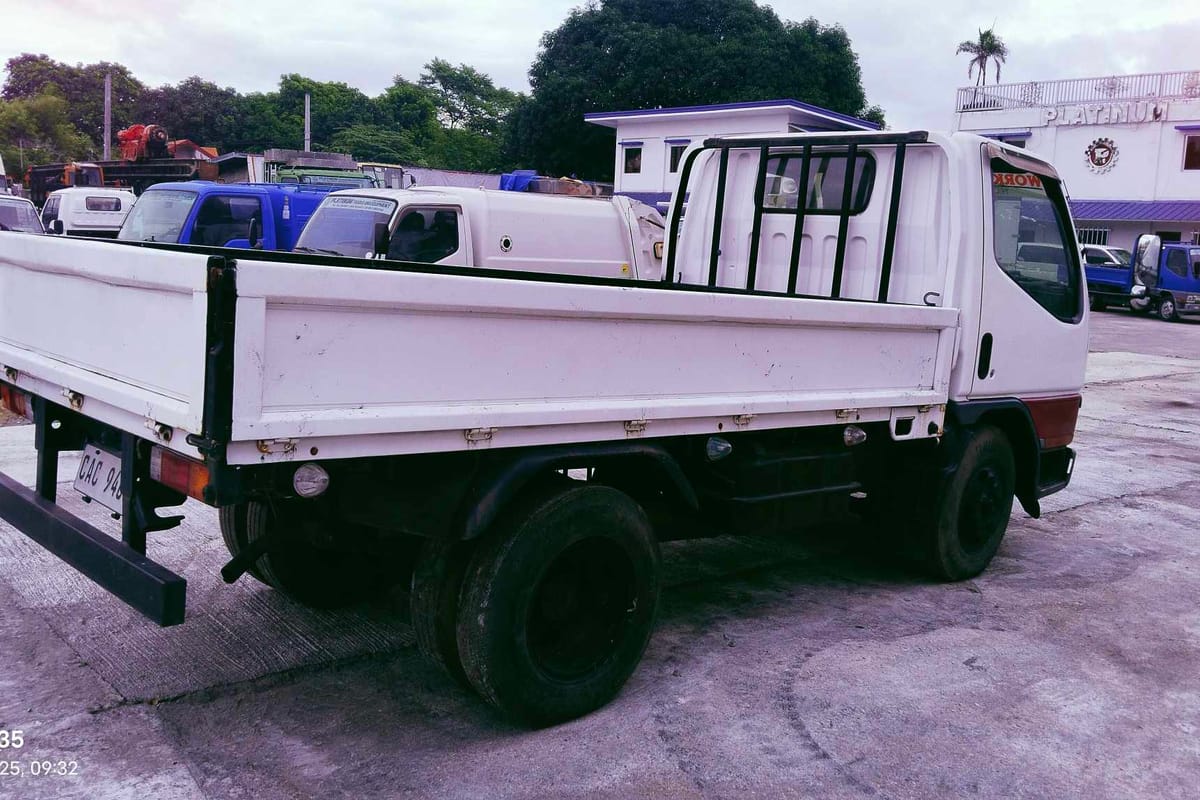 Mitsubishi Canter Dropside Truck 2006