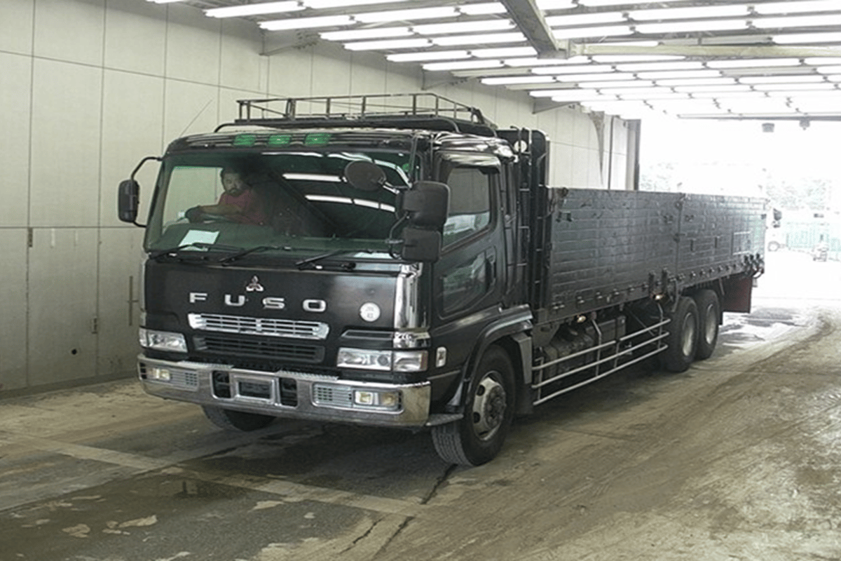 Mitsubishi Fuso Dropside Truck 2004