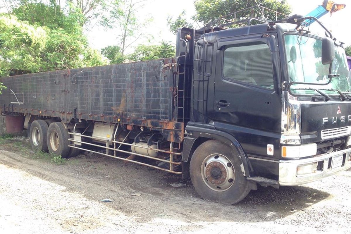 Mitsubishi Fuso Dropside Truck 2004
