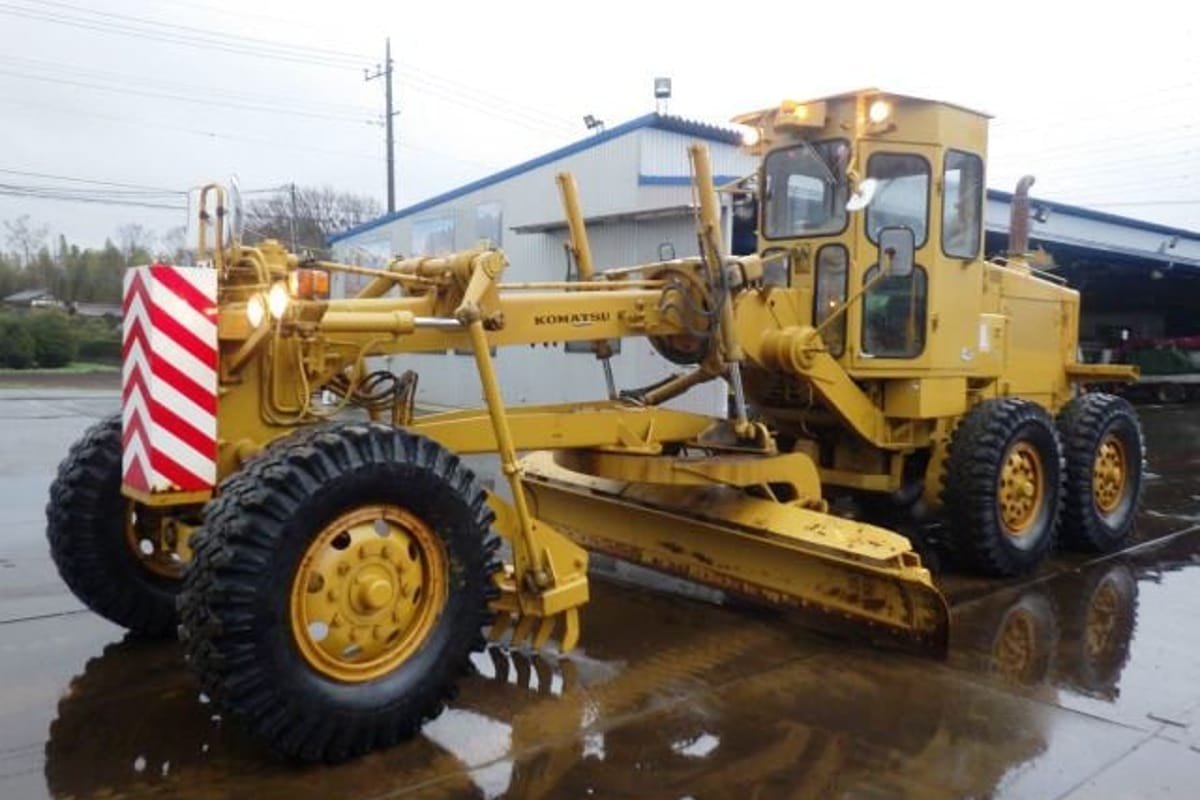 KOMATSU MOTOR GRADER