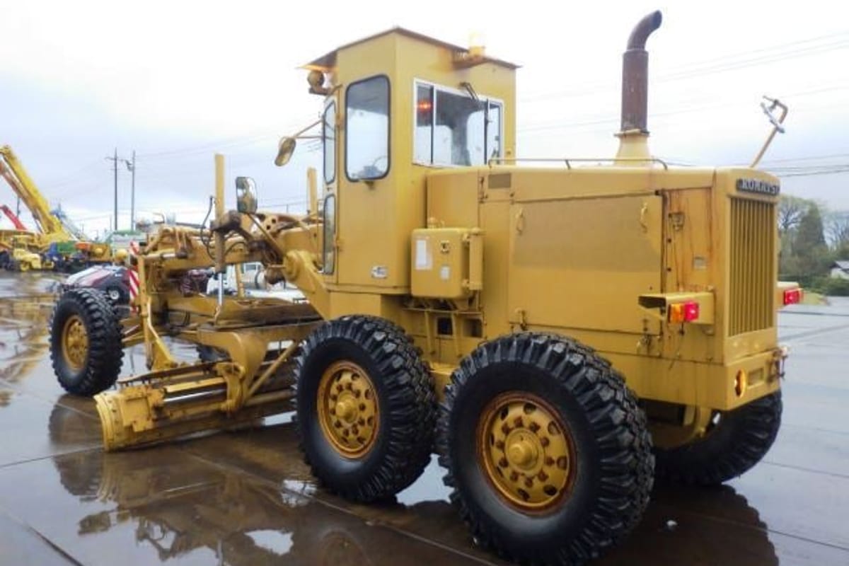KOMATSU MOTOR GRADER