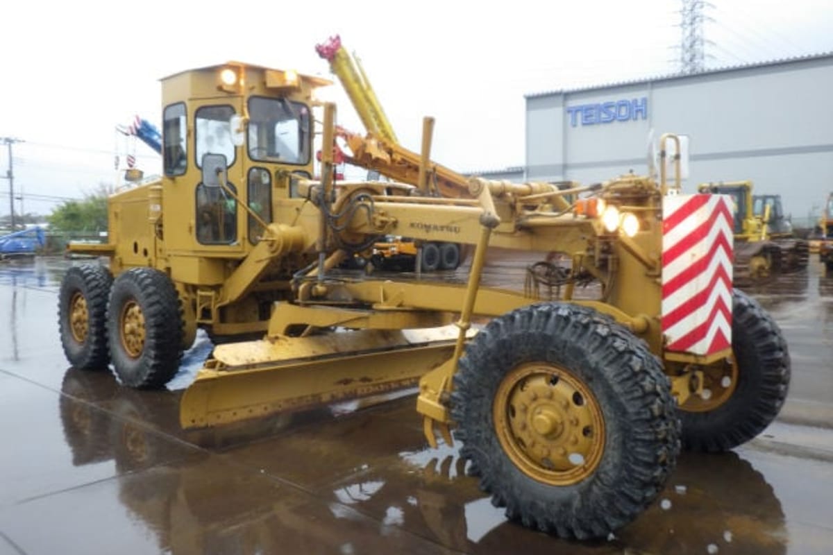 KOMATSU MOTOR GRADER