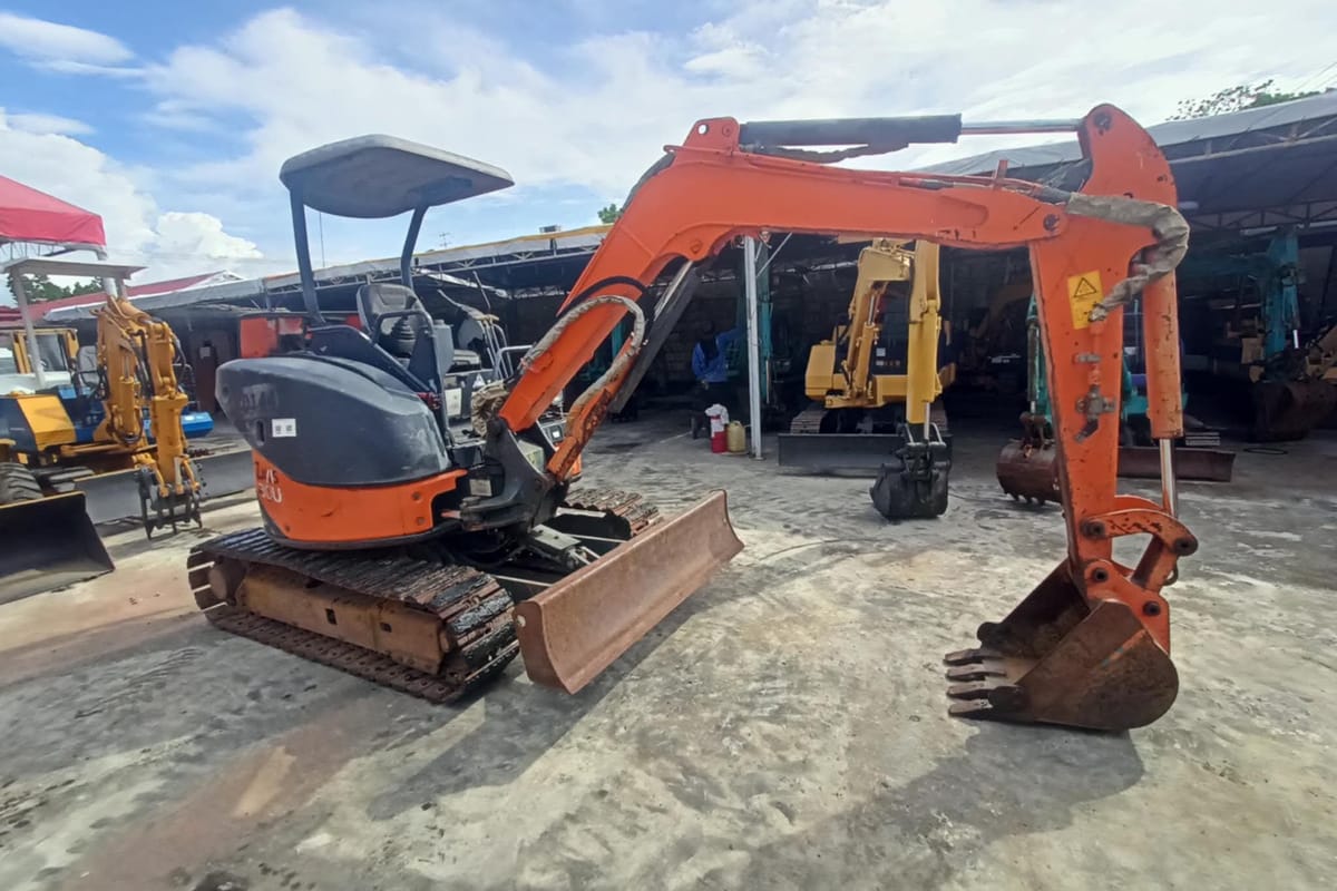 Hitachi Excavator ZX30U-2
