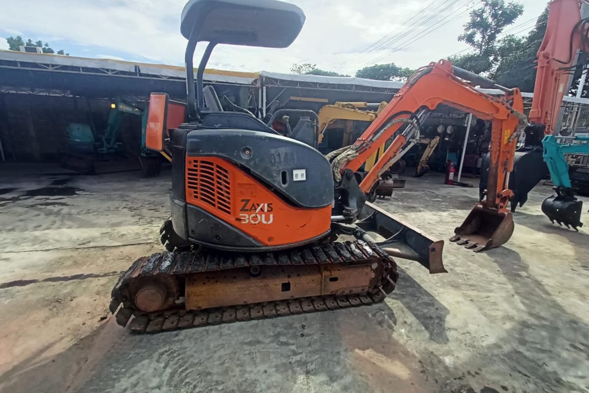 Hitachi Excavator ZX30U-2