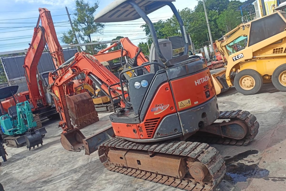 Hitachi Excavator ZX30U-2