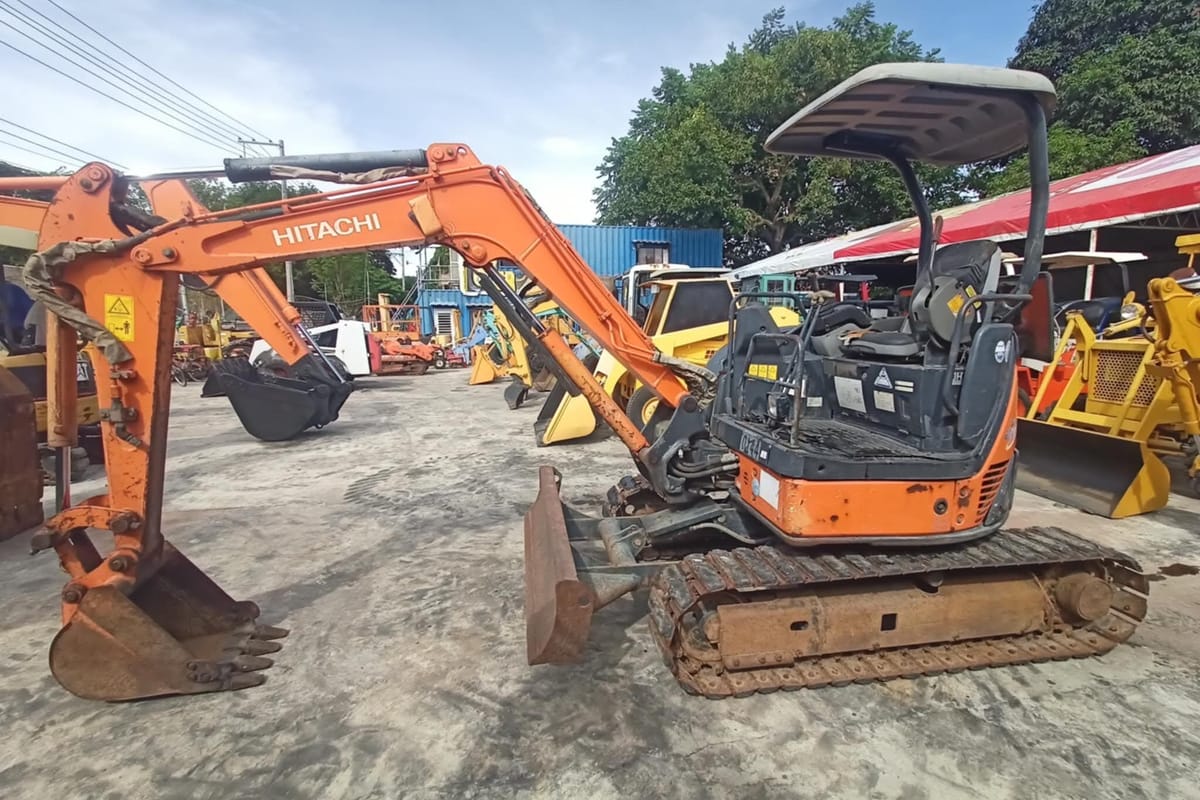 Hitachi Excavator ZX30U-2