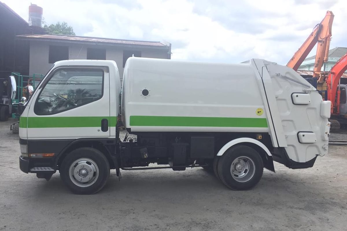 Mitsubishi Canter Garbage Compactor 2006