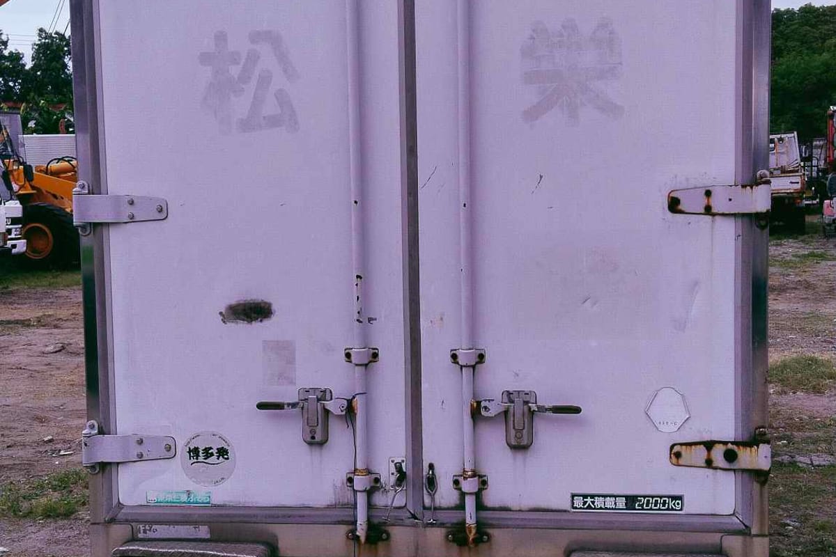 Mitsubishi Canter Closed Van 2006