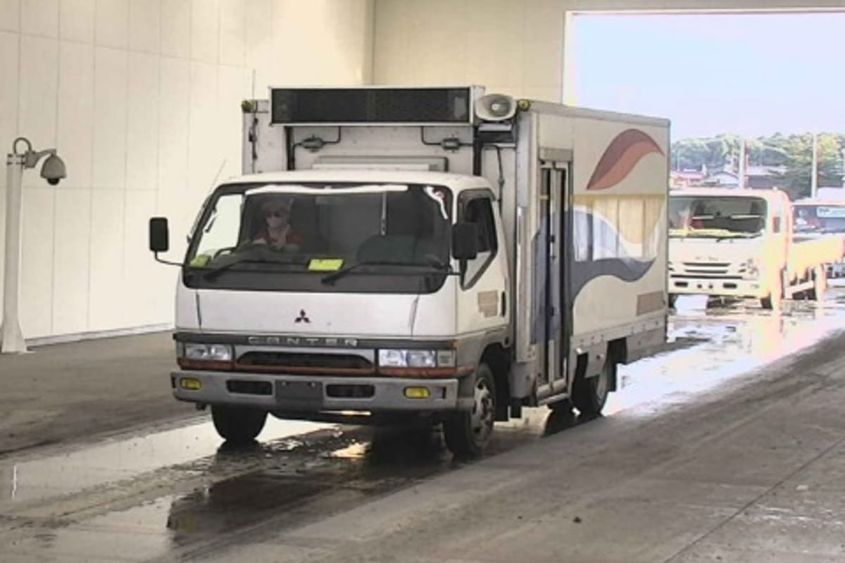 Mitsubishi Canter Closed Van 2020