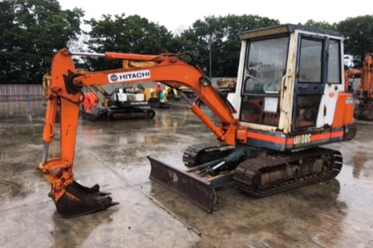 Hitachi Excavator UH006