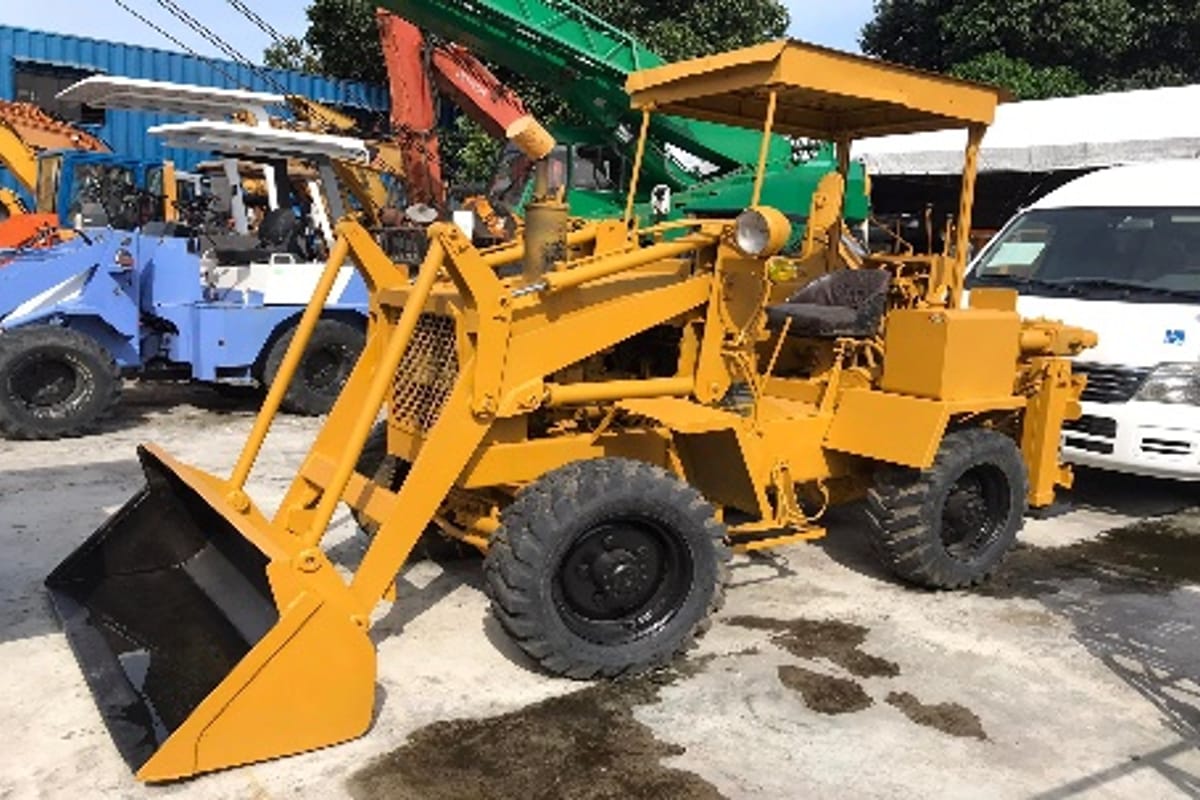Mitsui Wheel Loader W/ Excavator HL803