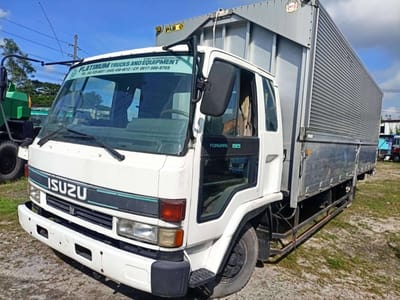 Isuzu Forward Wingvan Truck 2006