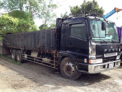 Mitsubishi Fuso Dropside Truck 2004
